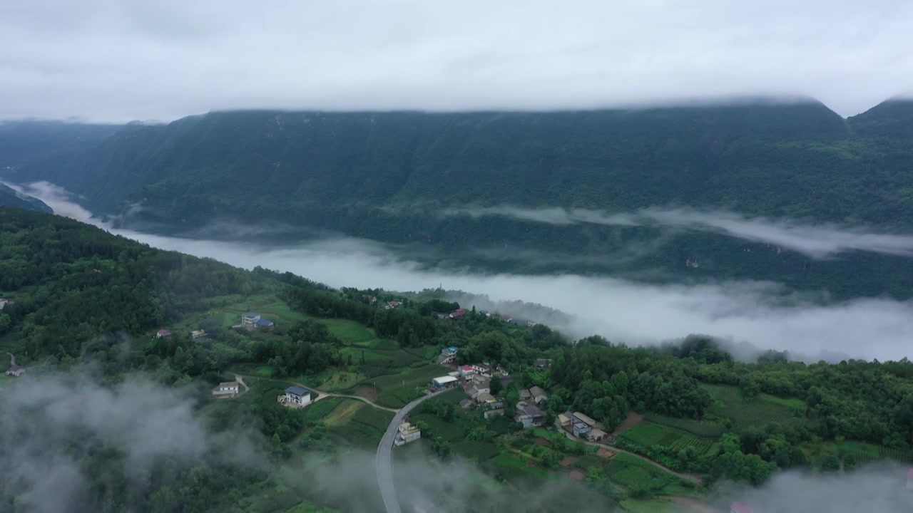 湖北恩施新塘红花峰林景区雨后风光视频素材