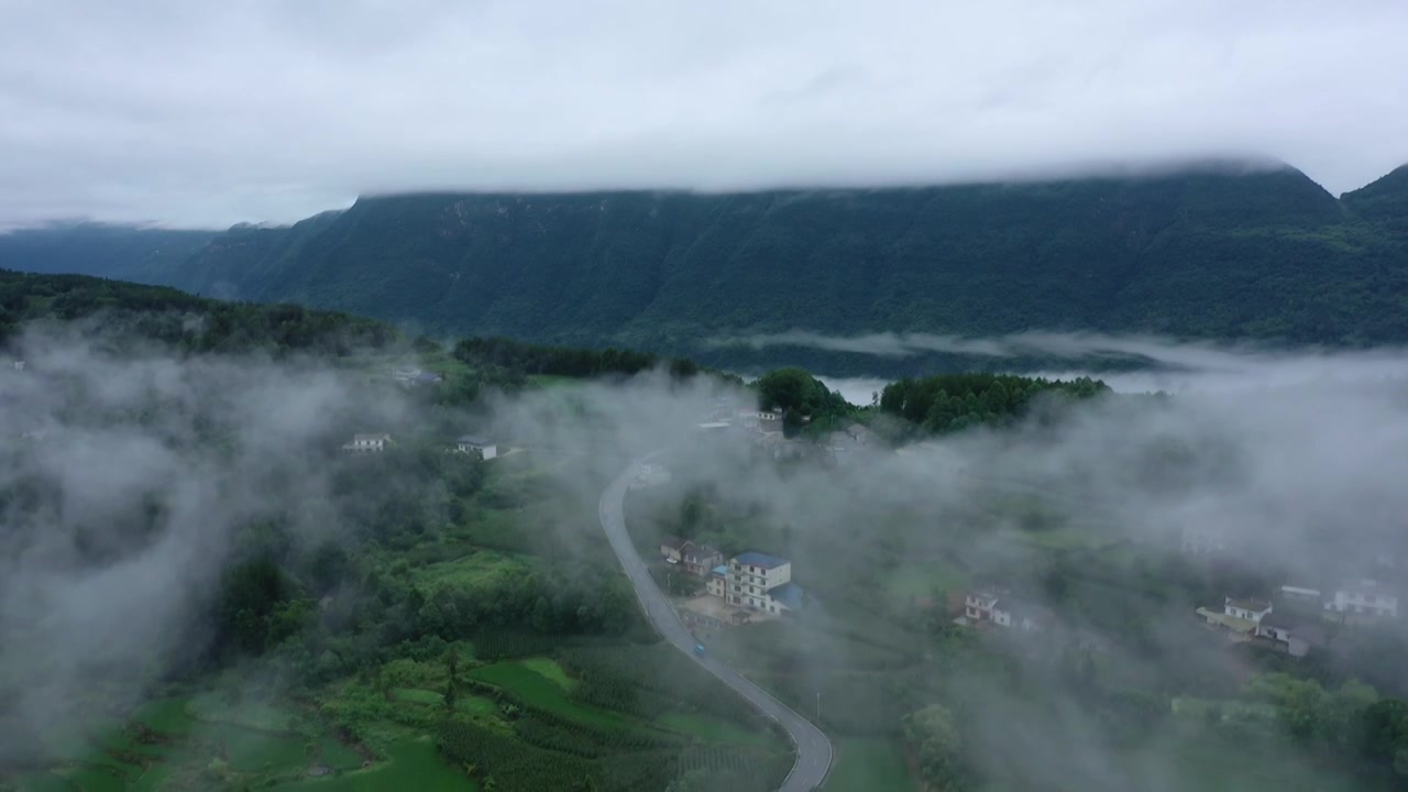 湖北恩施新塘红花峰林景区雨后风光视频下载