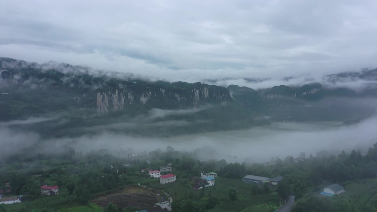 湖北恩施新塘红花峰林景区雨后风光视频下载