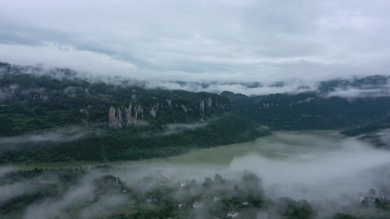 湖北恩施新塘红花峰林景区雨后风光视频下载