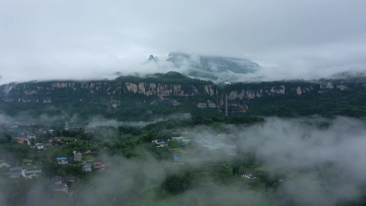 湖北恩施新塘红花峰林景区雨后风光视频下载