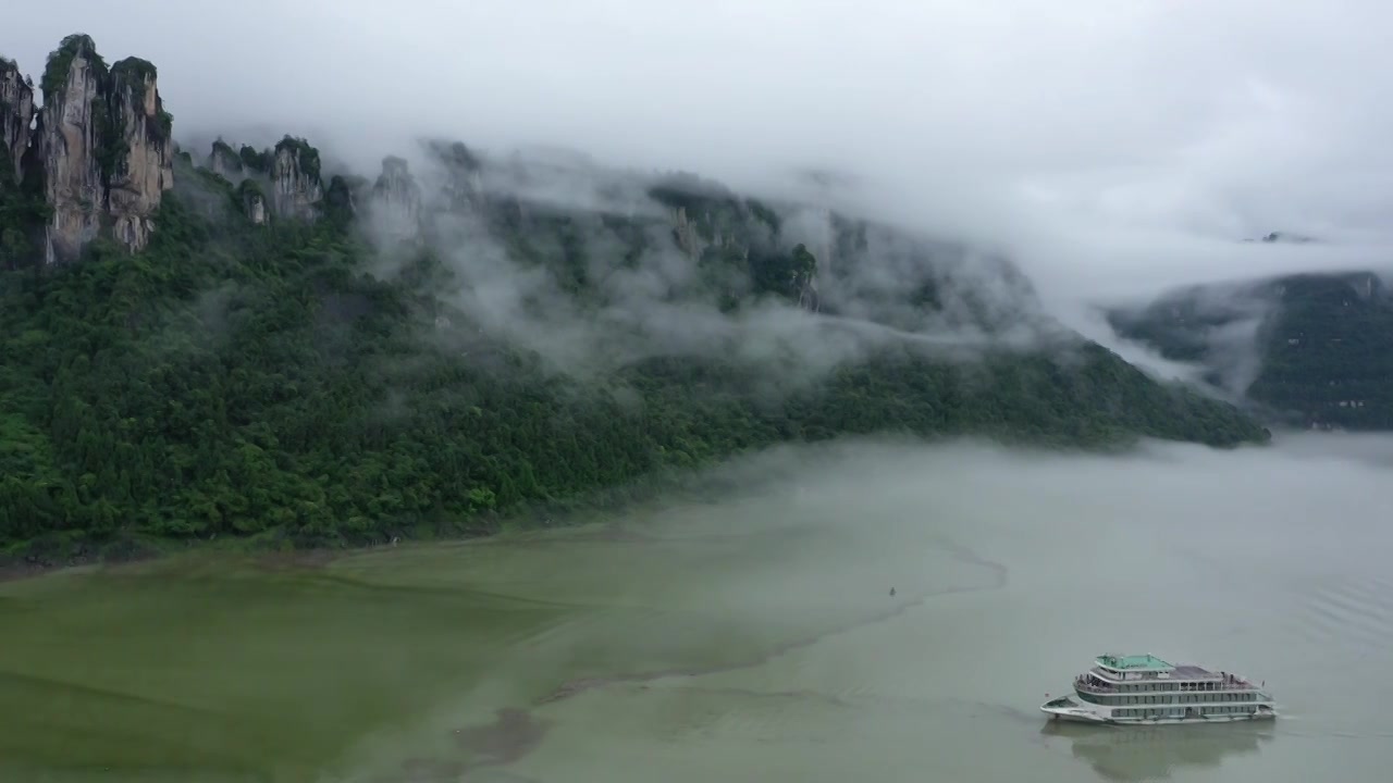 湖北恩施新塘红花峰林雨后风光视频下载