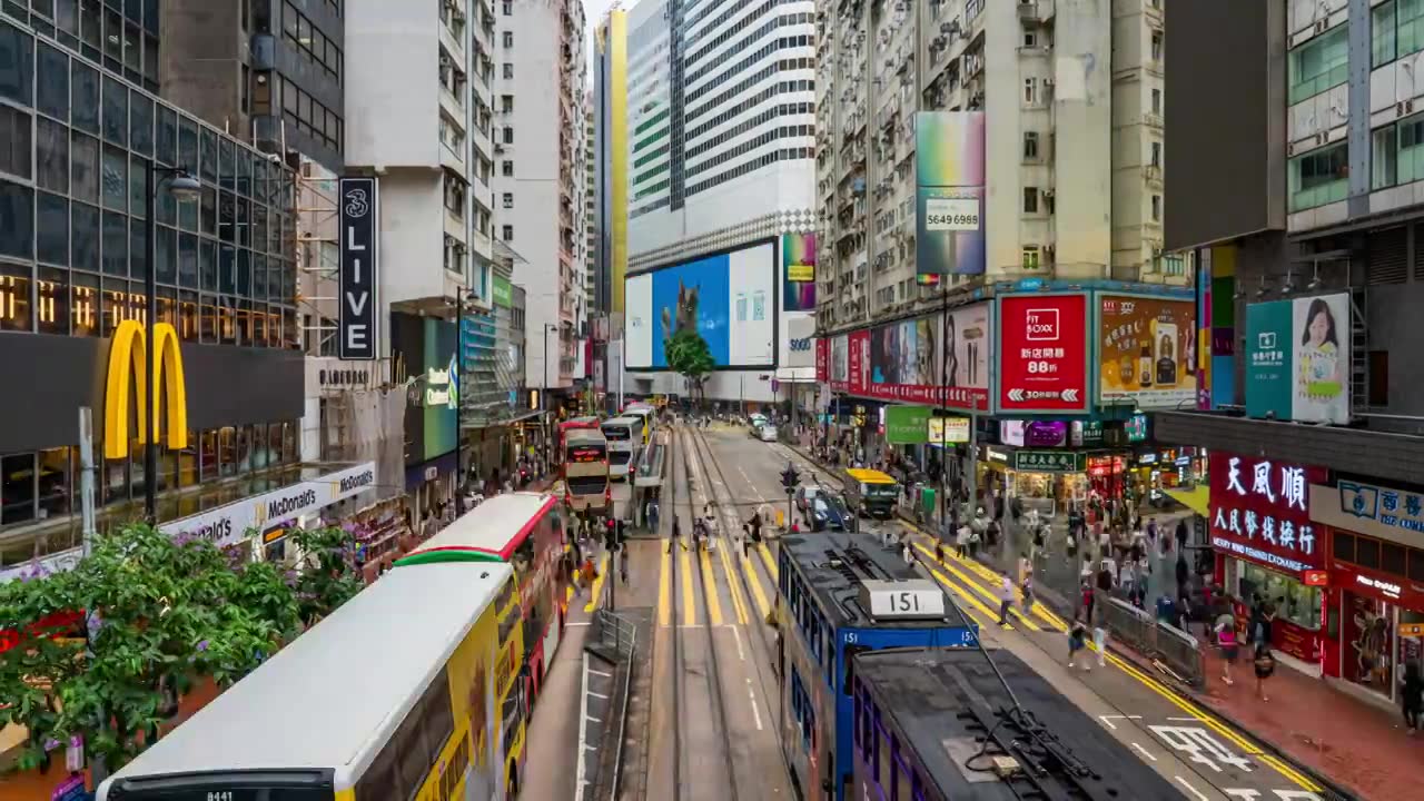 中国香港铜锣湾街道叮叮车繁忙交通人流延时摄影视频素材