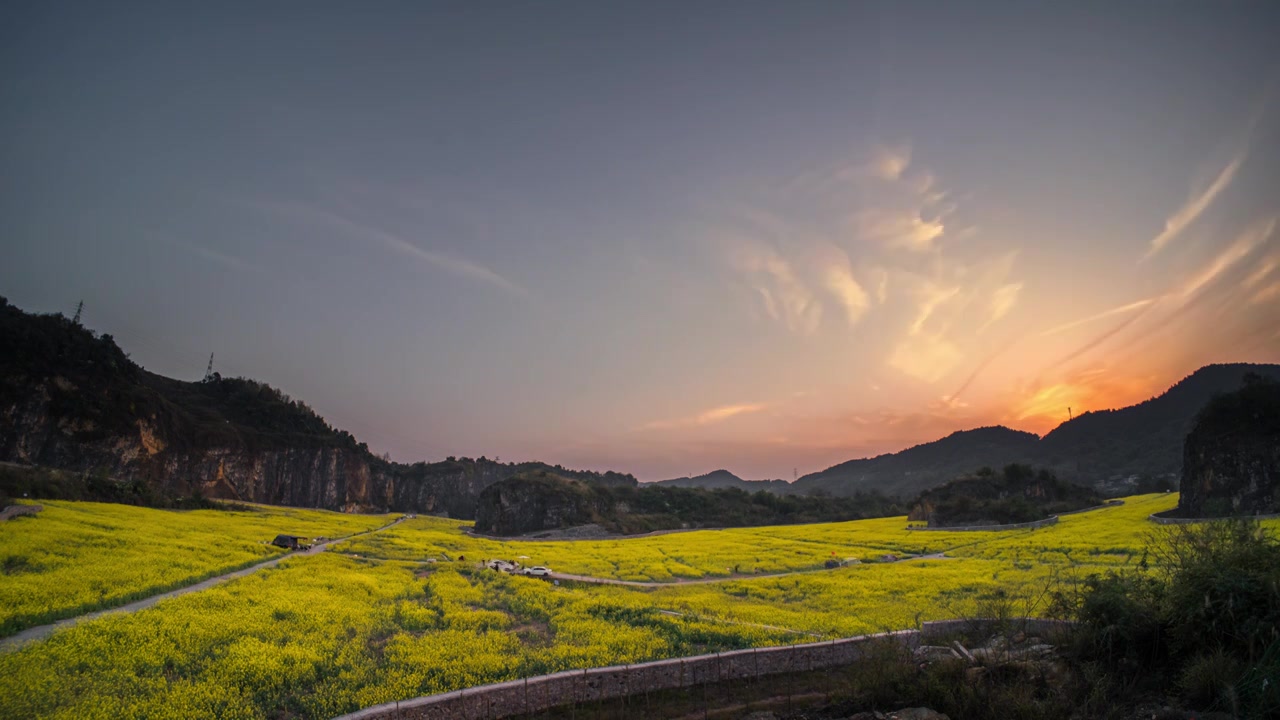 8K60P重庆天堂坝矿坑油菜花日落晚霞风光延时视频视频素材