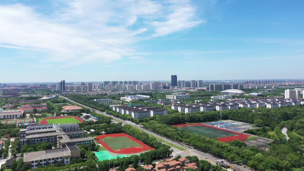 航拍上海松江大学城，教育建筑，学校操场，体育场馆，宿舍，居住区视频素材