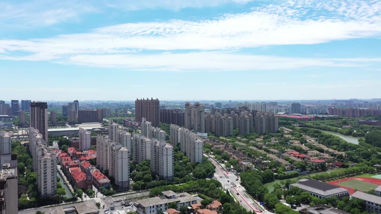 航拍上海松江大学城，教育建筑，学校操场，体育场馆，宿舍，居住区视频素材