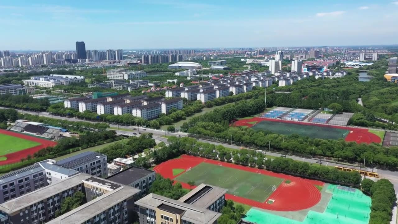 航拍上海松江大学城，教育建筑，学校操场，体育场馆，宿舍，居住区视频素材