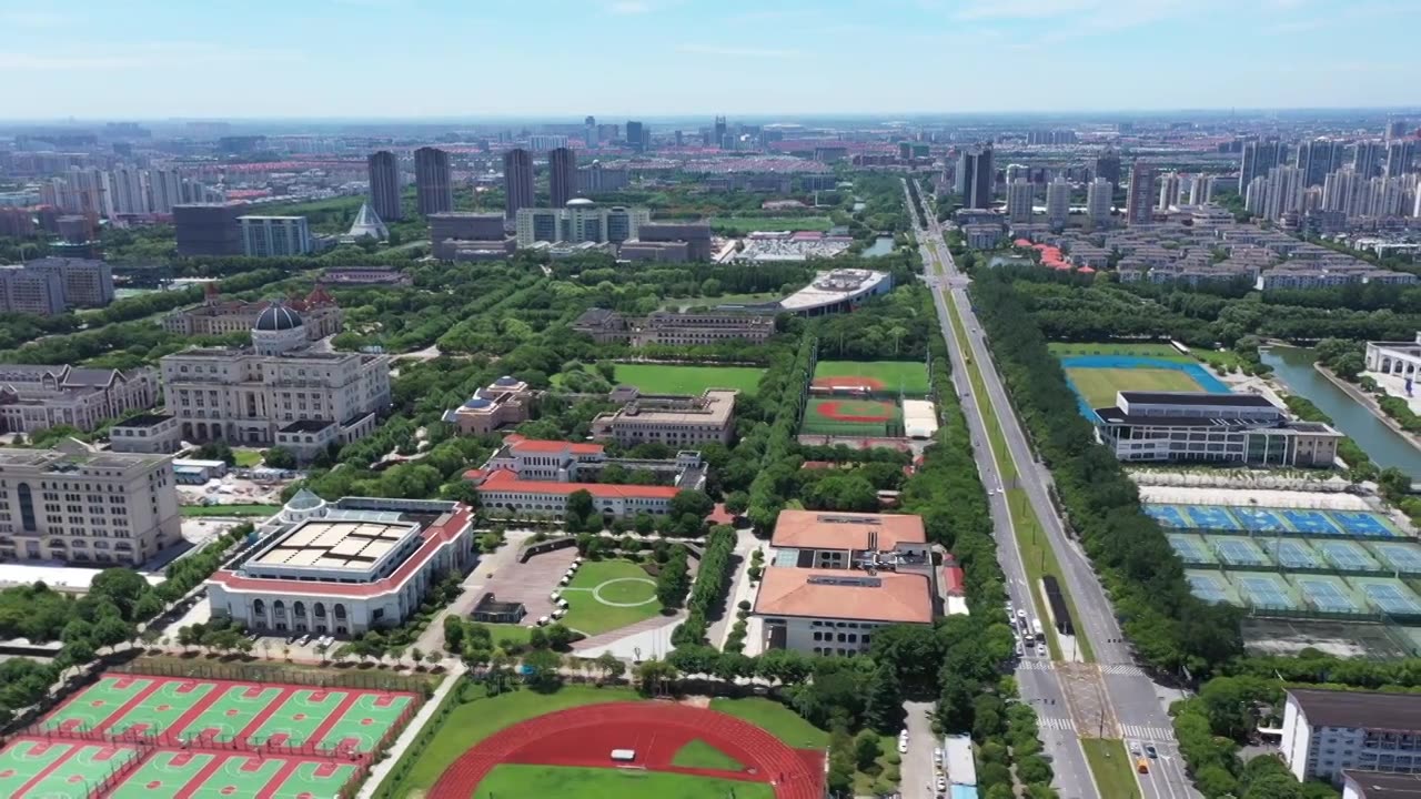 航拍上海松江大学城，教育建筑，学校操场，体育场馆，宿舍，居住区视频素材