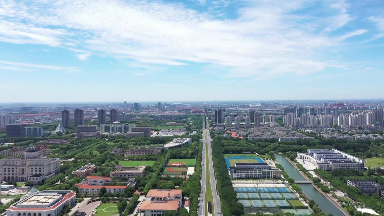 航拍上海松江大学城，教育建筑，学校操场，体育场馆，宿舍，居住区视频素材