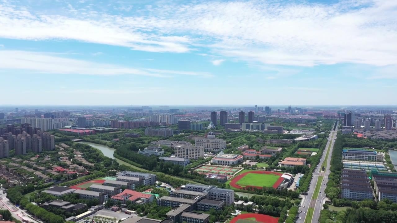 航拍上海松江大学城，教育建筑，学校操场，体育场馆，宿舍，居住区视频素材