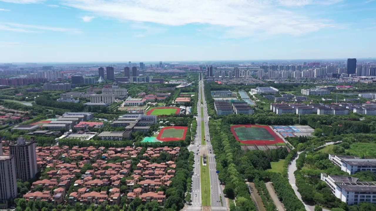 航拍上海松江大学城，教育建筑，学校操场，体育场馆，宿舍，居住区视频素材