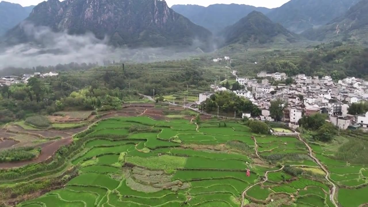 皖南安徽宣城-梅干岭观景台梯田，云雾视频素材