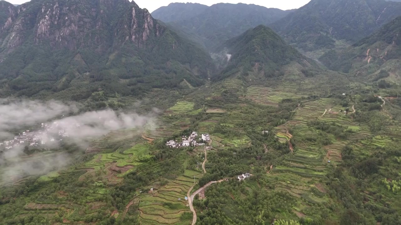 皖南安徽宣城-梅干岭观景台梯田，云雾视频素材