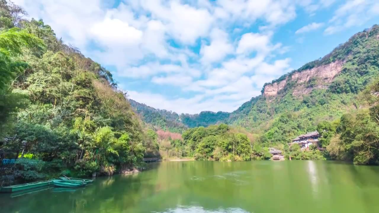 四川成都青城山月城湖延时渡船视频下载