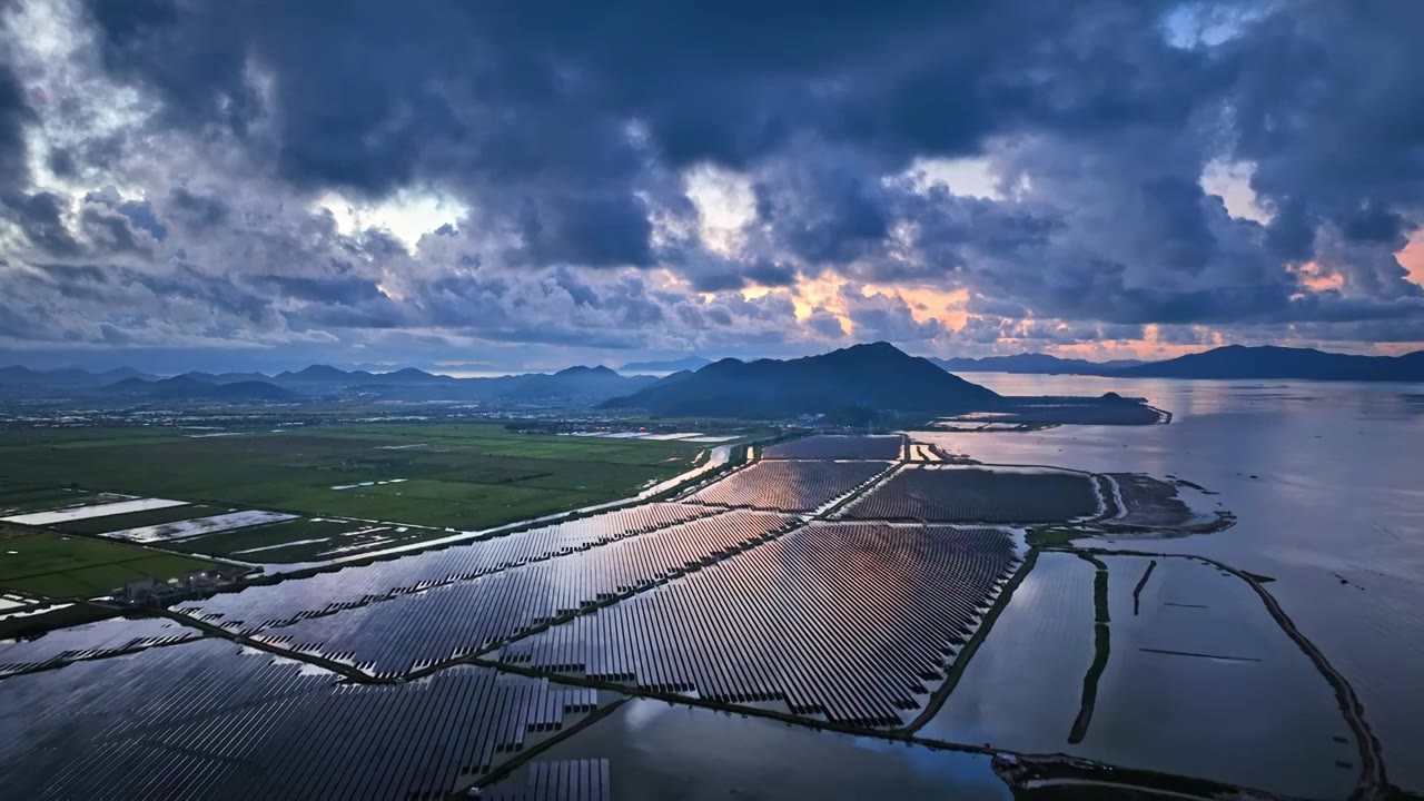 4k广东渔塘光伏渔光一体发电清洁能源航拍视频下载