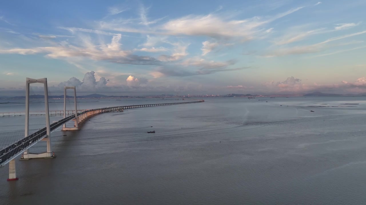 深中通道的日与夜和日出日落与蓝天白云视频下载