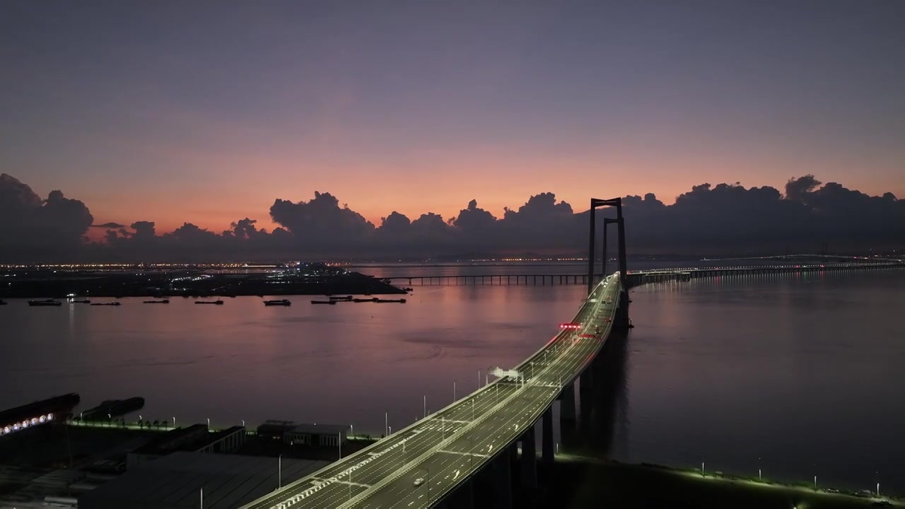 深中通道的日与夜和日出日落与蓝天白云视频下载