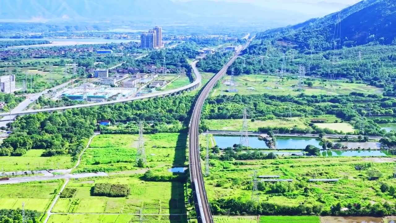 高铁乡村振兴稻田视频素材