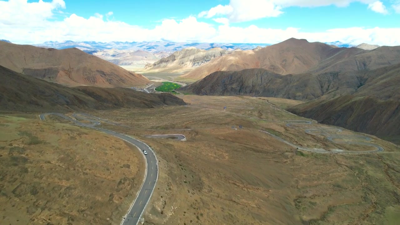 日喀则加乌拉山口珠峰路,珠峰大本营观景台航拍,108拐视频素材