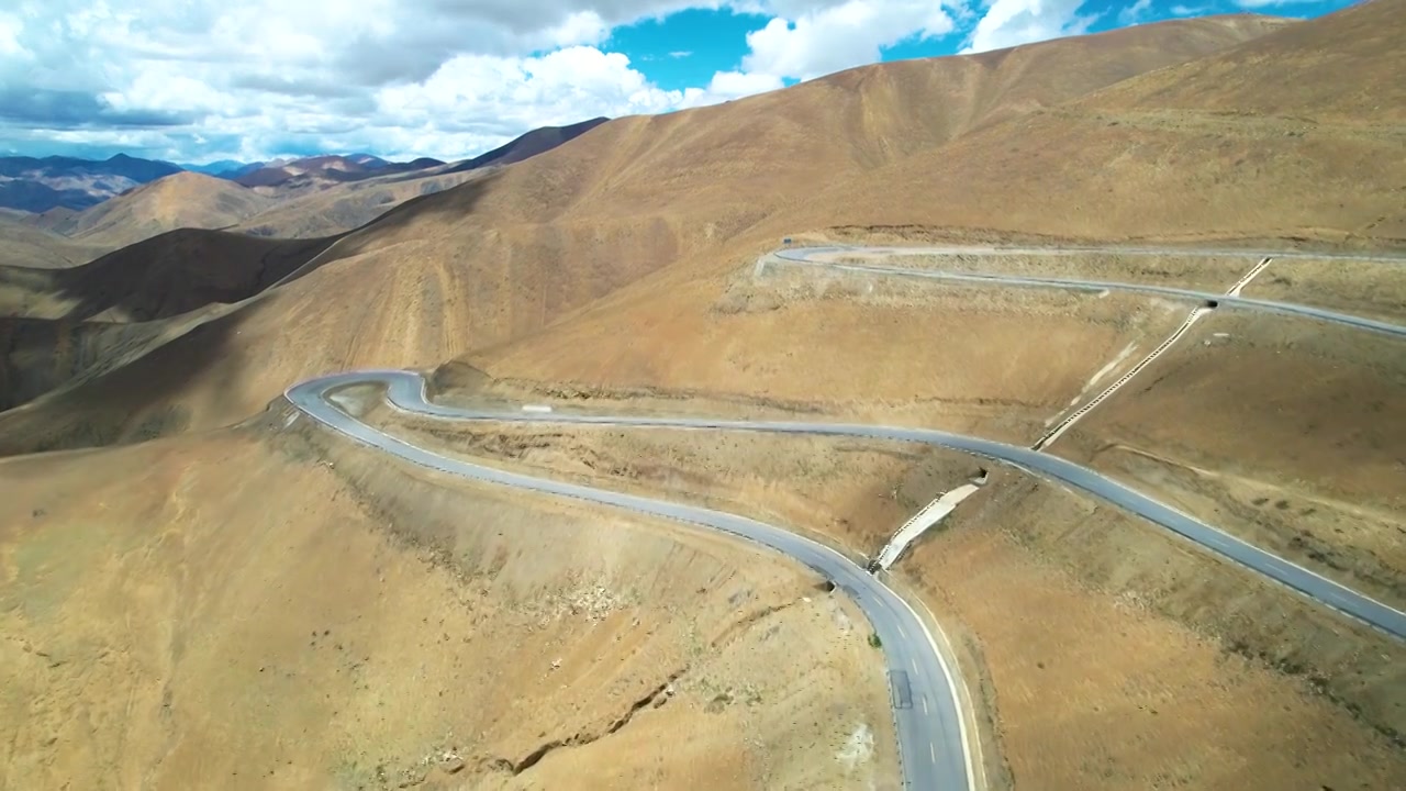 日喀则加乌拉山口珠峰路,珠峰大本营观景台航拍,108拐视频素材