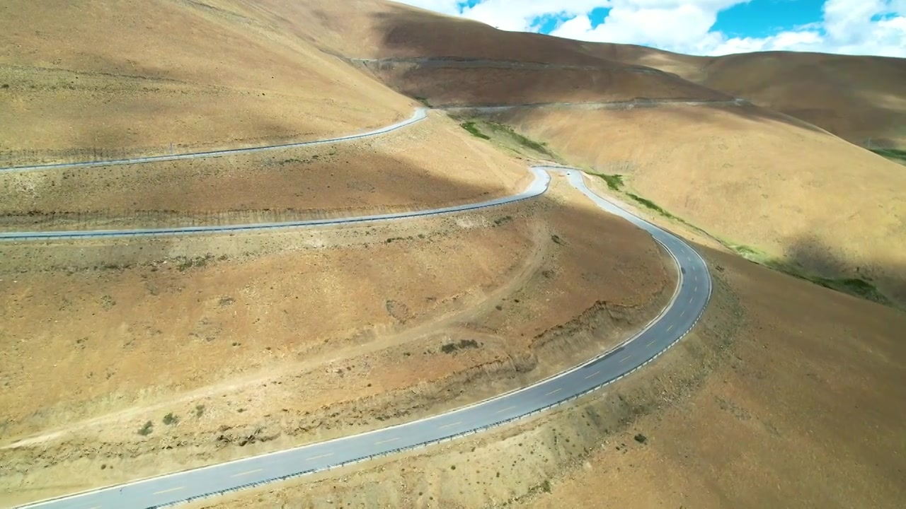 日喀则加乌拉山口珠峰路,珠峰大本营观景台航拍,108拐视频素材