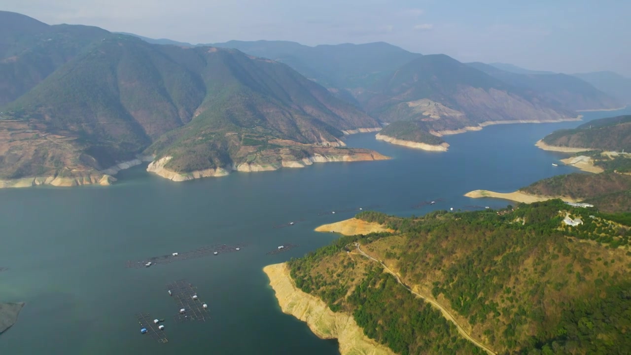 航拍云南临沧群山中的金沙江河流视频素材