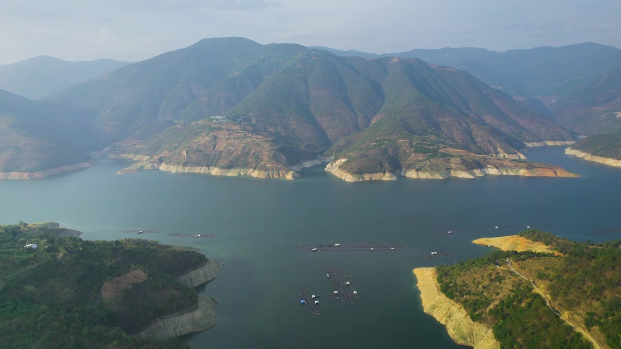 航拍云南临沧群山中的金沙江河流视频素材