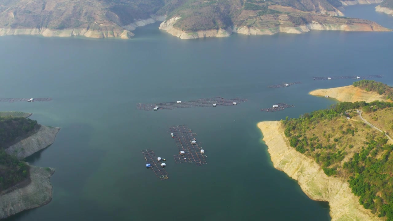 航拍云南临沧群山中的金沙江河流视频素材