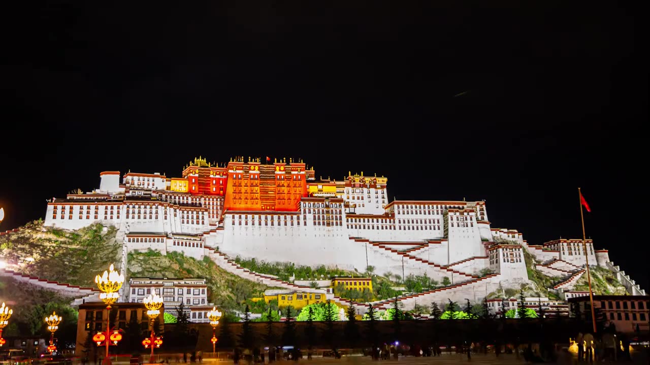 西藏拉萨布达拉宫,夜晚,延时摄影视频素材