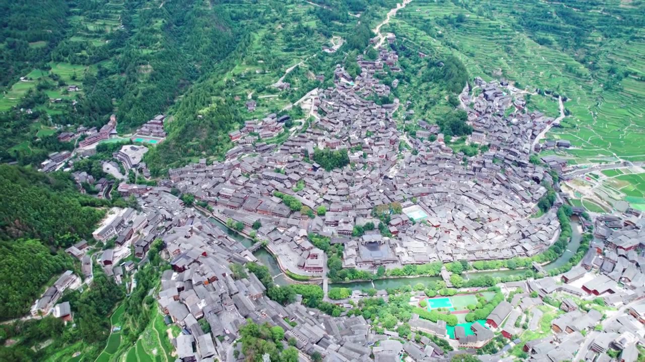 航拍贵州黔东南西江千户苗寨，大力发展旅游经济，乡村振兴视频素材