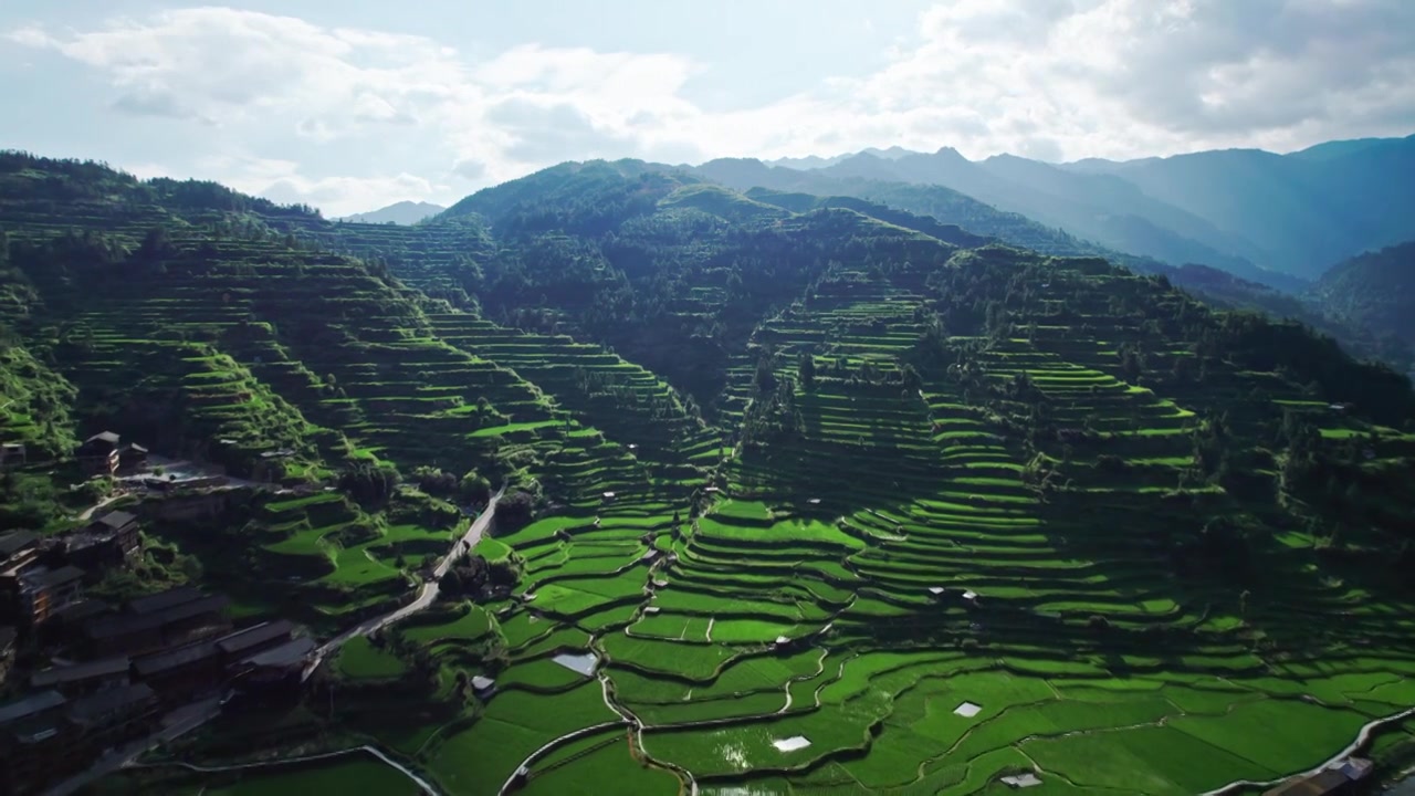 航拍贵州黔东南西江千户苗寨，大力发展旅游经济，乡村振兴视频素材