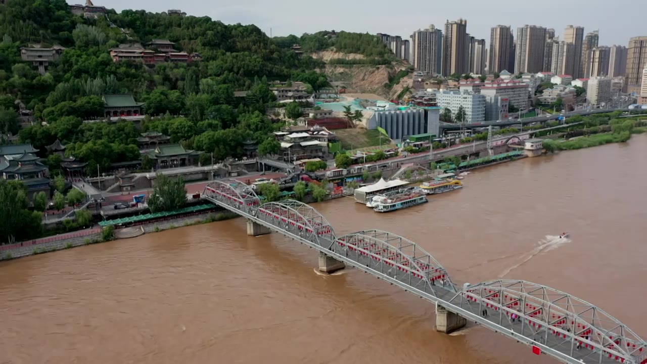 航拍兰州市黄河中山桥步行街视频素材