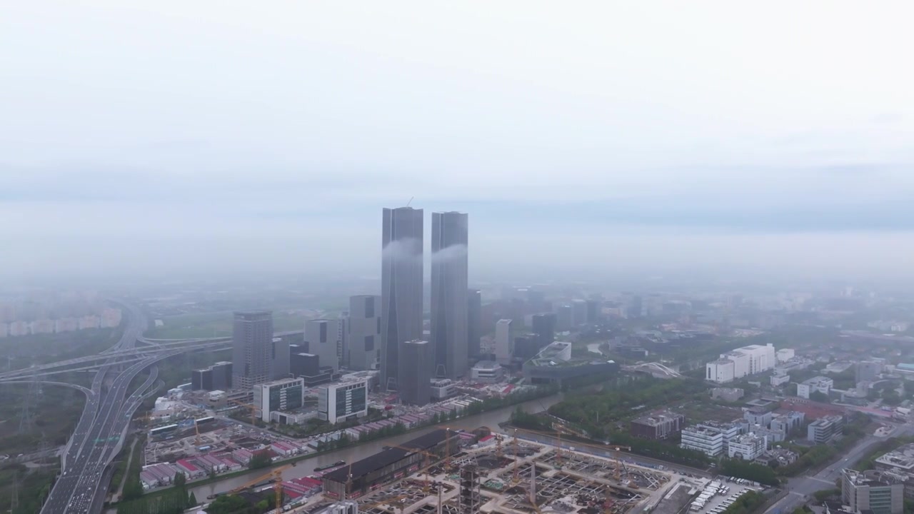 上海浦东张江之门平流雾视频下载