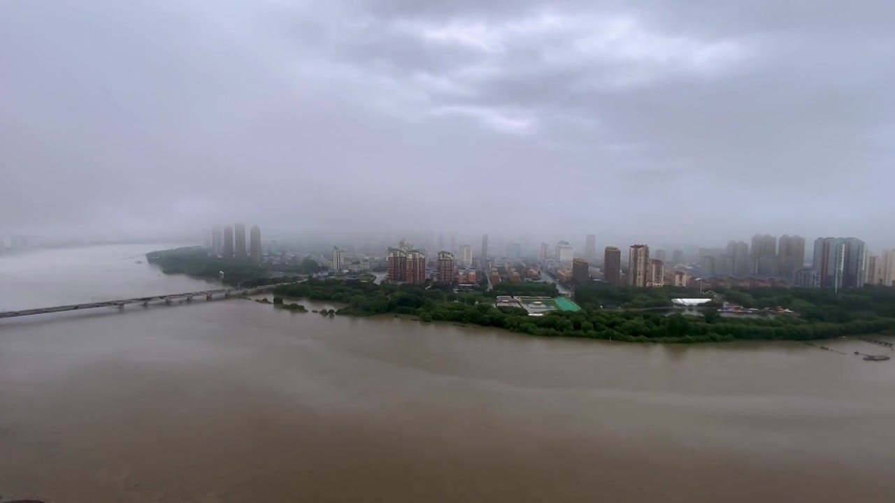 烟雨中的吉林市全景视频视频下载