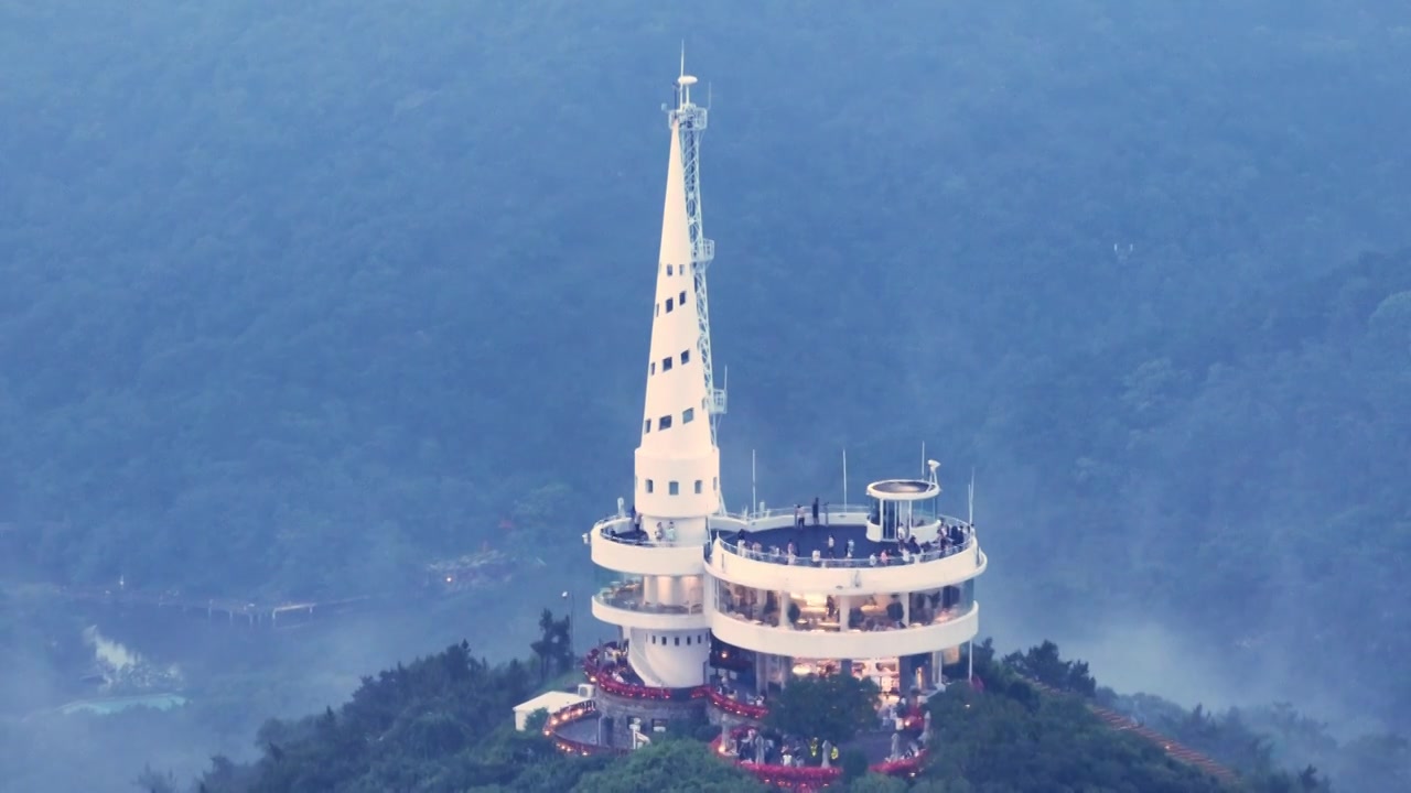 近距离俯瞰大连莲花山观景台视频素材