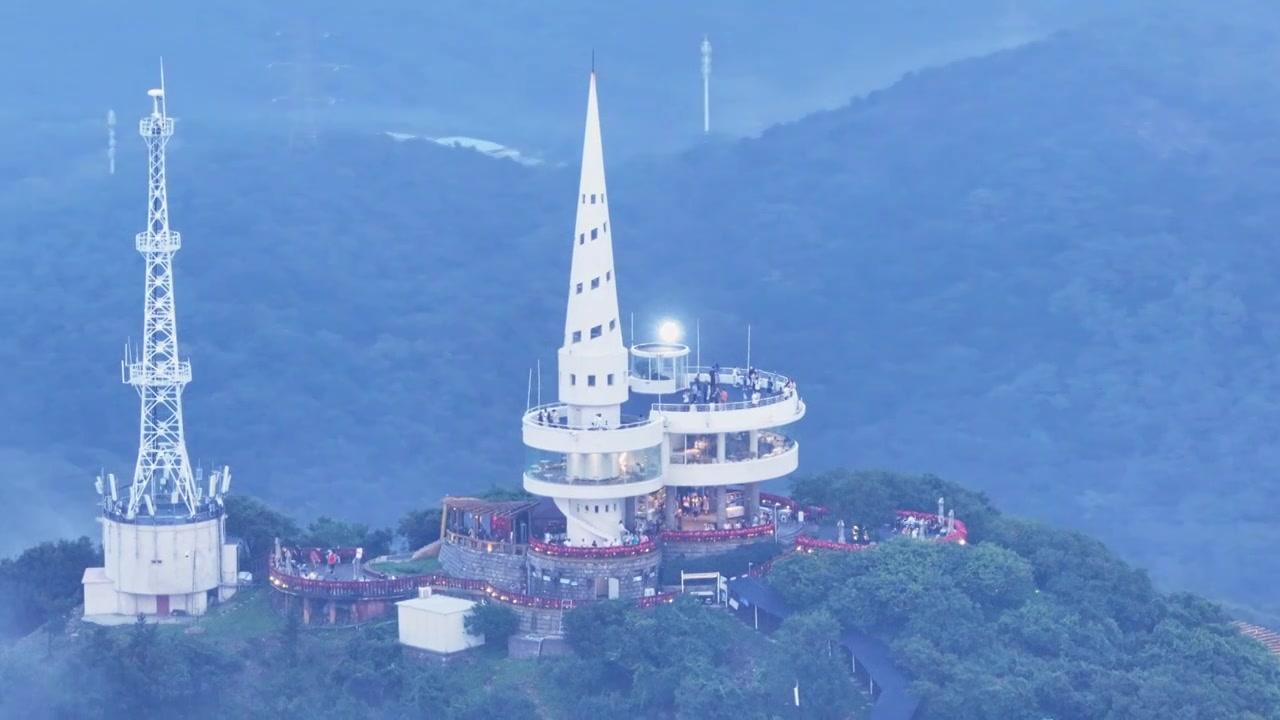 近距离俯瞰大连莲花山观景台视频素材