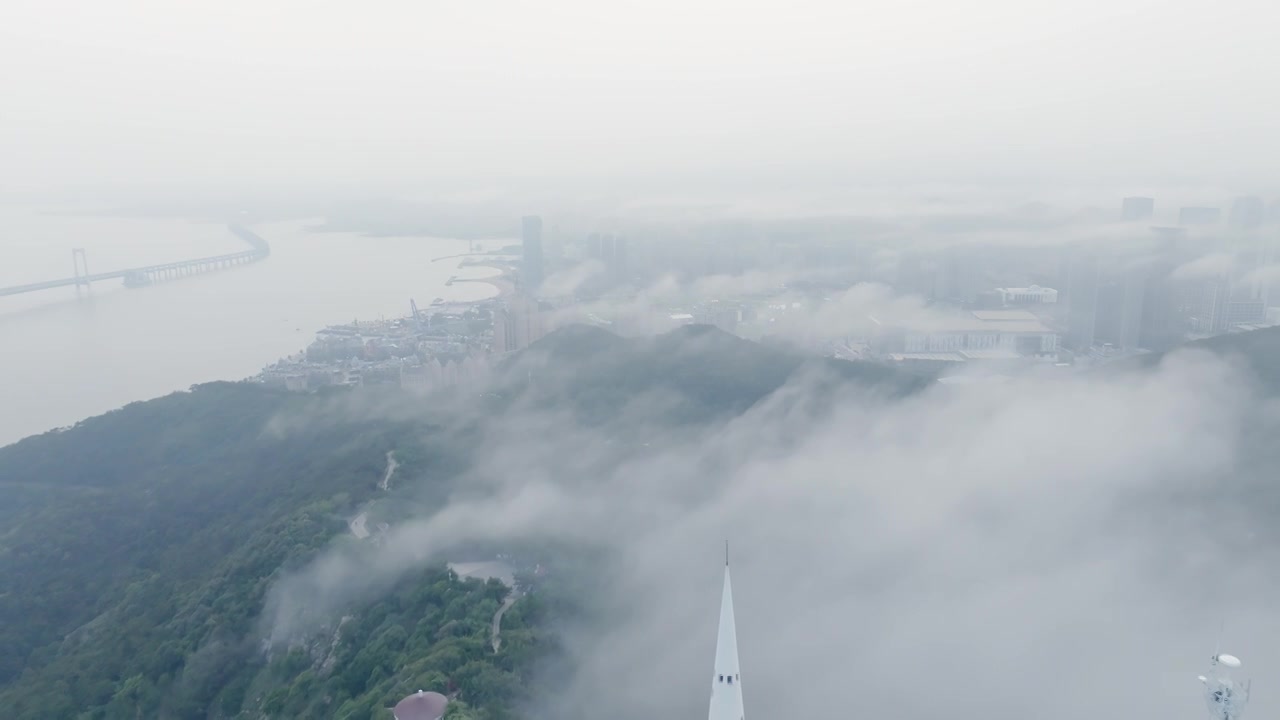 俯瞰平流雾中的星海湾视频下载