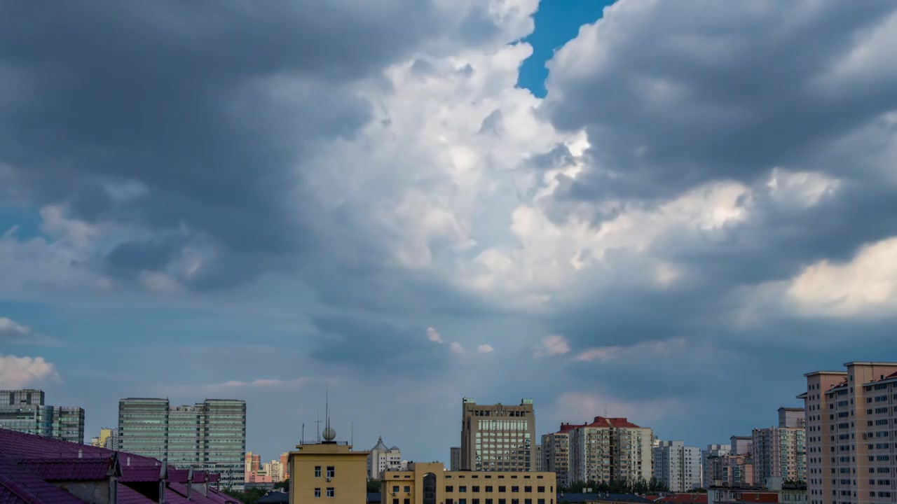 北京城市上空的积雨云延时摄影视频素材