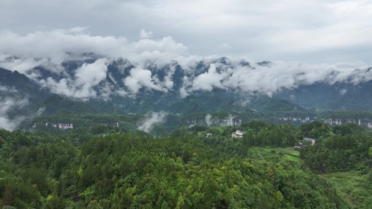 雨后放晴的恩施梭布亚石林视频下载