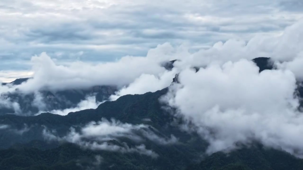 雨后放晴的恩施梭布亚石林视频素材