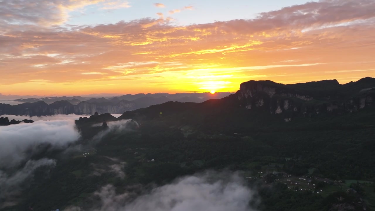 恩施大峡谷日天笋风车云海日出绝美风光视频下载