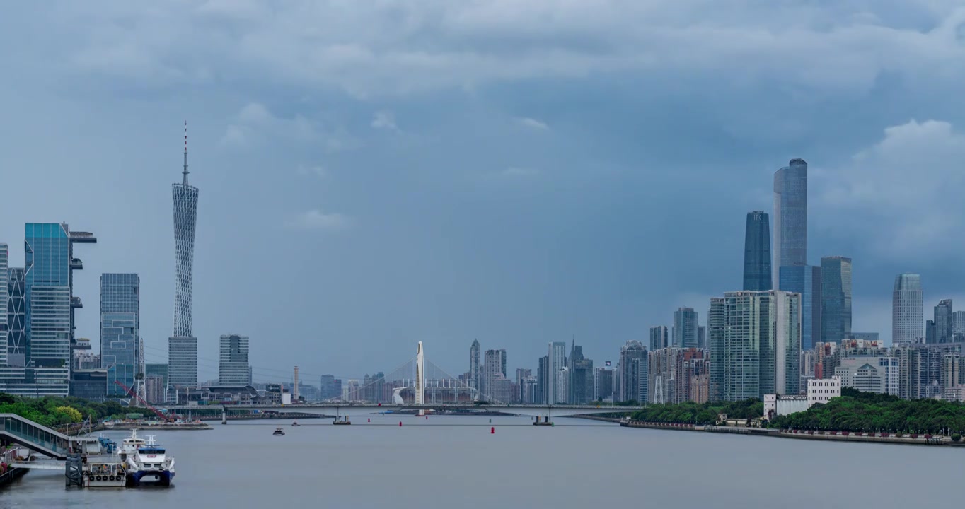 广州塔和珠江新城区域暴雨视频素材