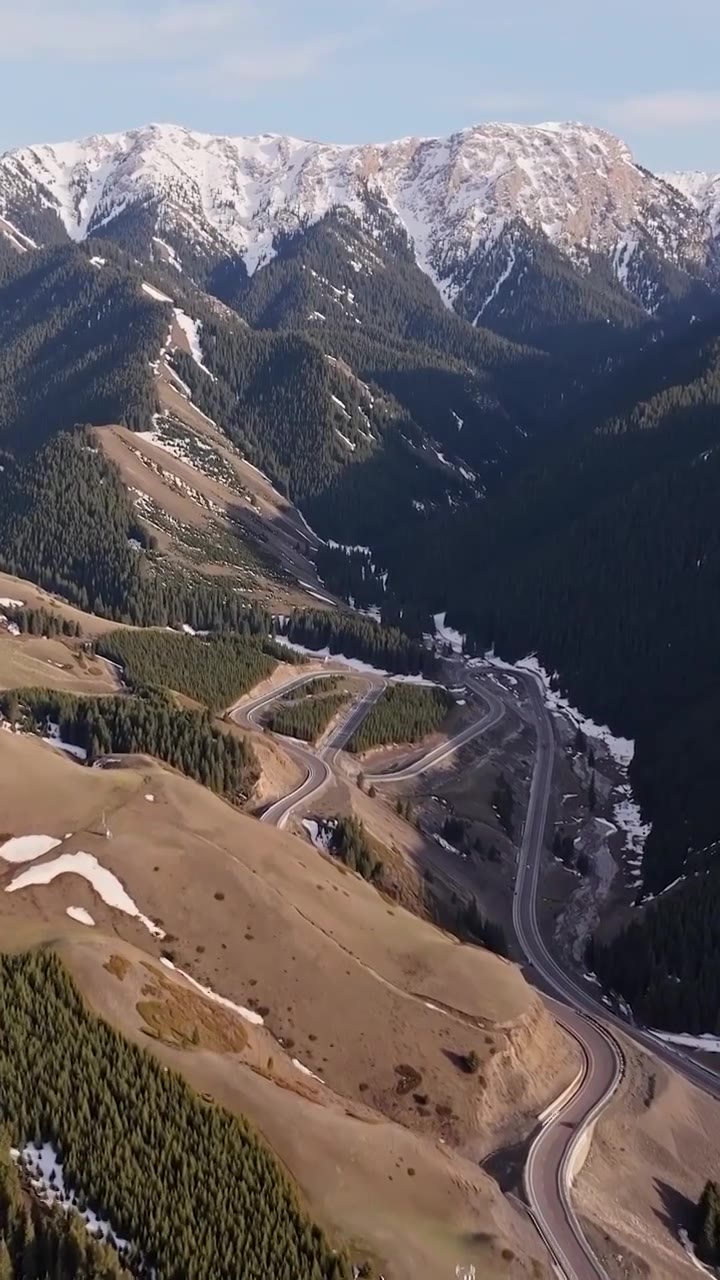 果子沟大桥，赛里木湖景区的刚索桥，连霍高速新疆段的著名景点视频素材