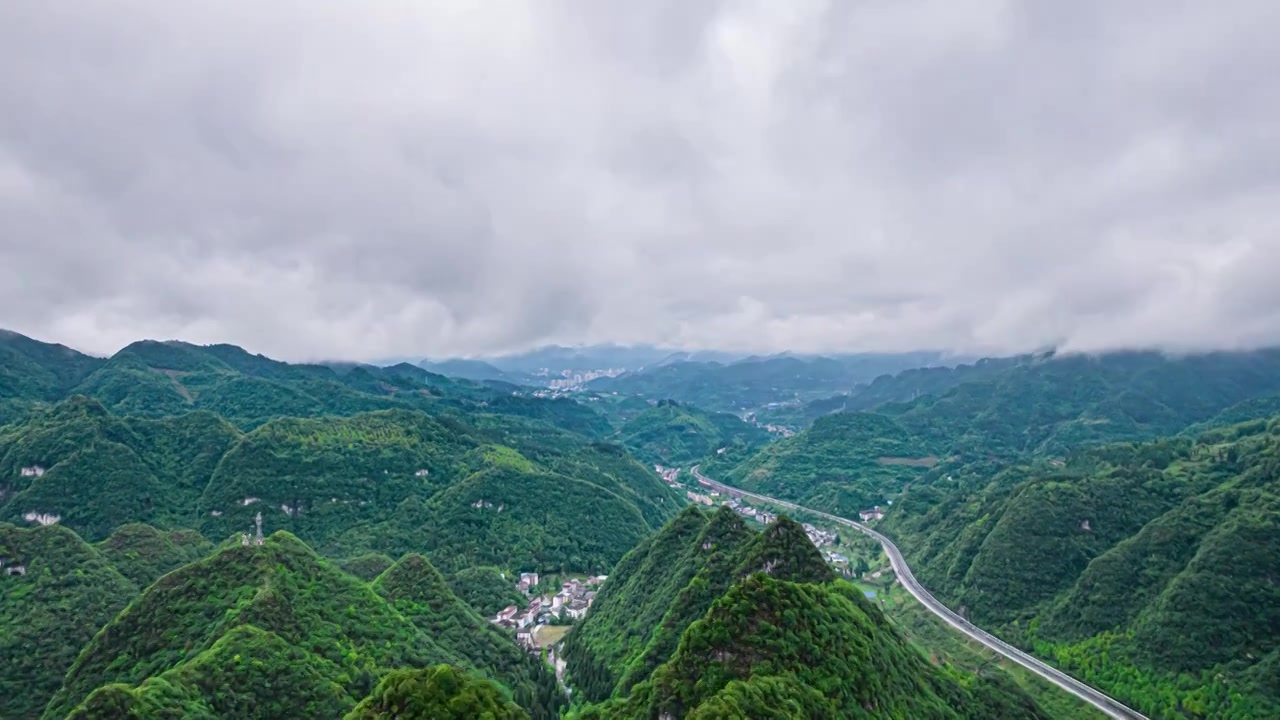 8K贵州山峰山区地貌连绵山峦恶劣天气航拍视频视频素材