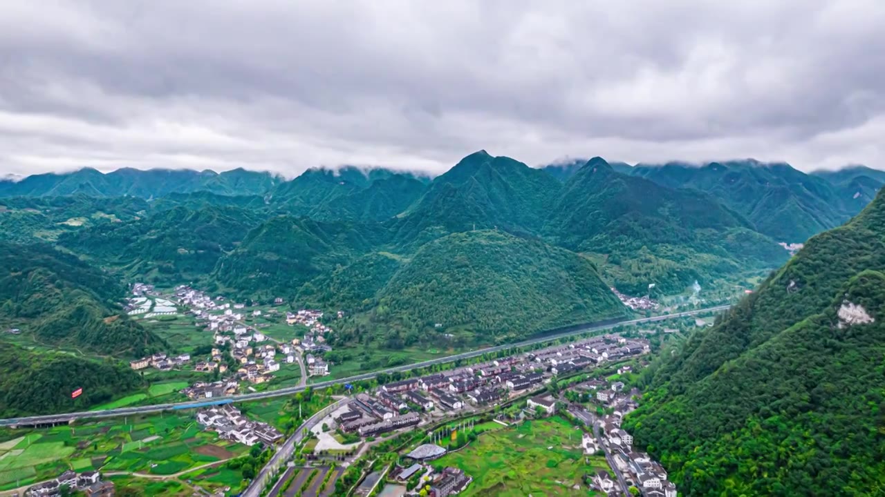 8K贵州高原山峰地貌巍峨大山航拍延时视频素材