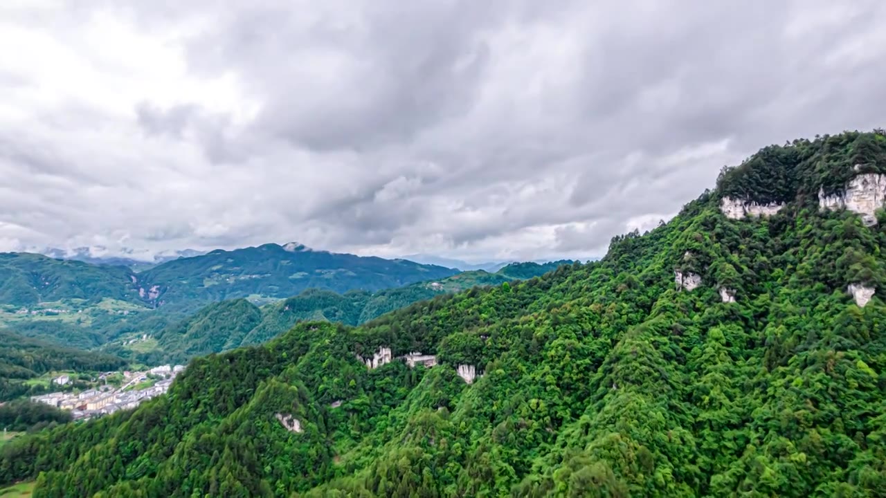 8K贵州高大巍峨山峰云雾航拍延时视频素材