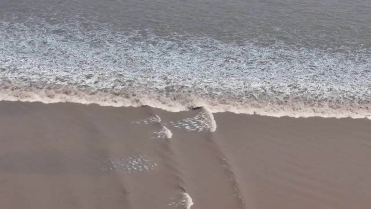 航拍浙江钱塘江大潮，钱塘潮壮观景象视频素材