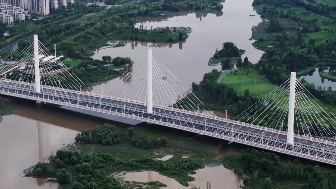 陕西西安长安区沣河沣邑大桥与秦岭雨后航拍视频素材