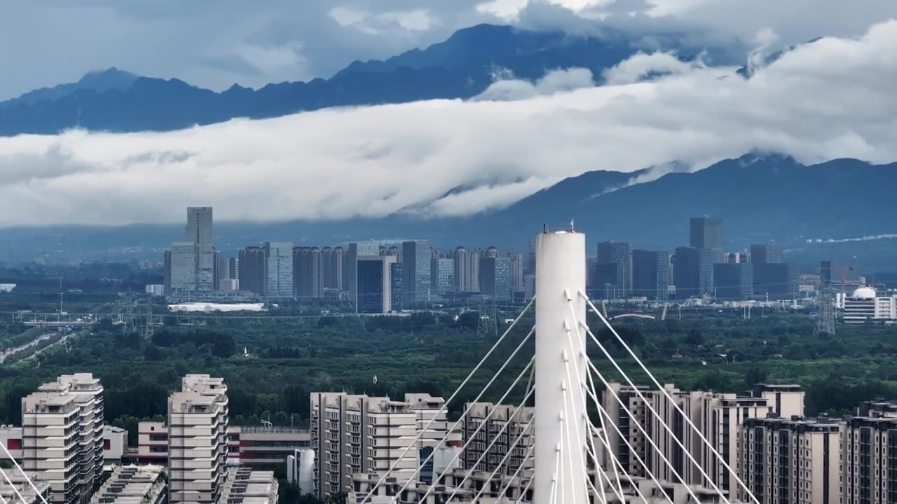 陕西西安长安区沣河沣邑大桥与秦岭雨后航拍视频素材