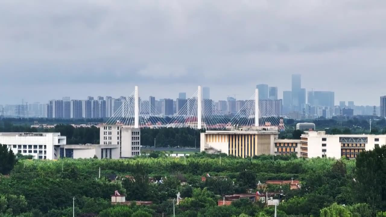 陕西西安长安区沣河沣邑大桥与秦岭雨后航拍视频素材